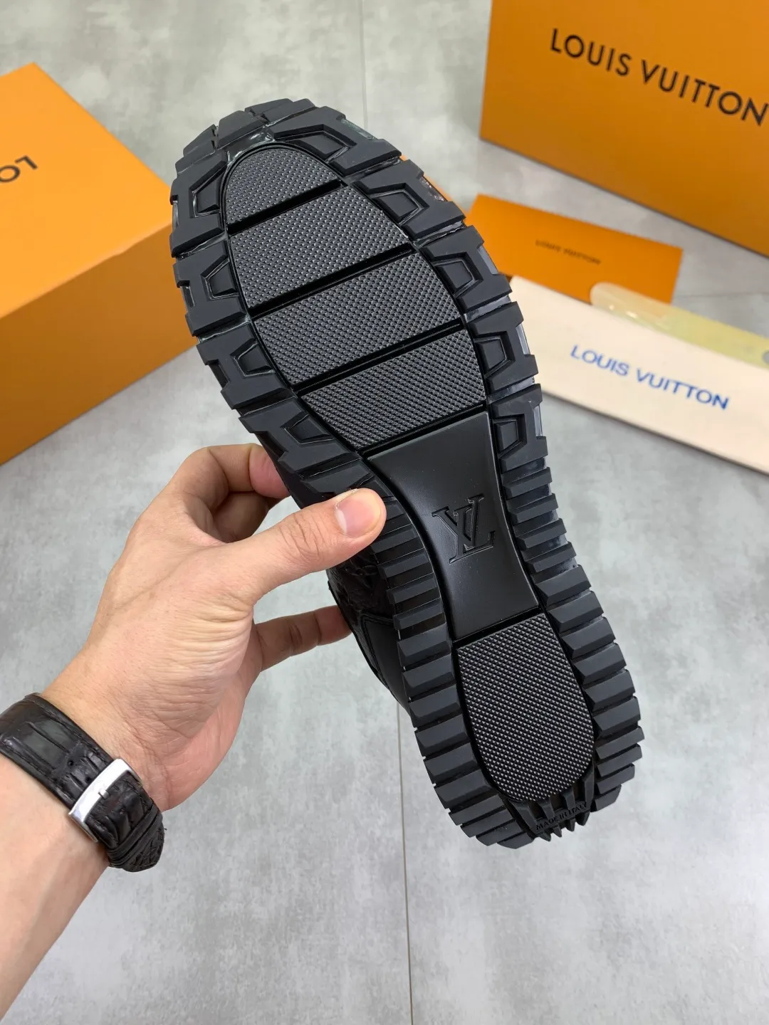 Men's men's shoes 💰P680 new style 💶[LOUIS VUITTON] (original order) new style 🍀LV Louis Vuitton * - top version of LV classic trendy shoes! Made of imported original cowhide and water-dyed cowhide lining. The latest original wear-resistant rubber combination outsole! High quality products! Multiple colors available, code number: 38-44 (45 46 customized)
